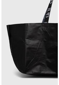 Answear Lab torebka kolor czarny. Kolor: czarny. Styl: wakacyjny. Rodzaj torebki: na ramię