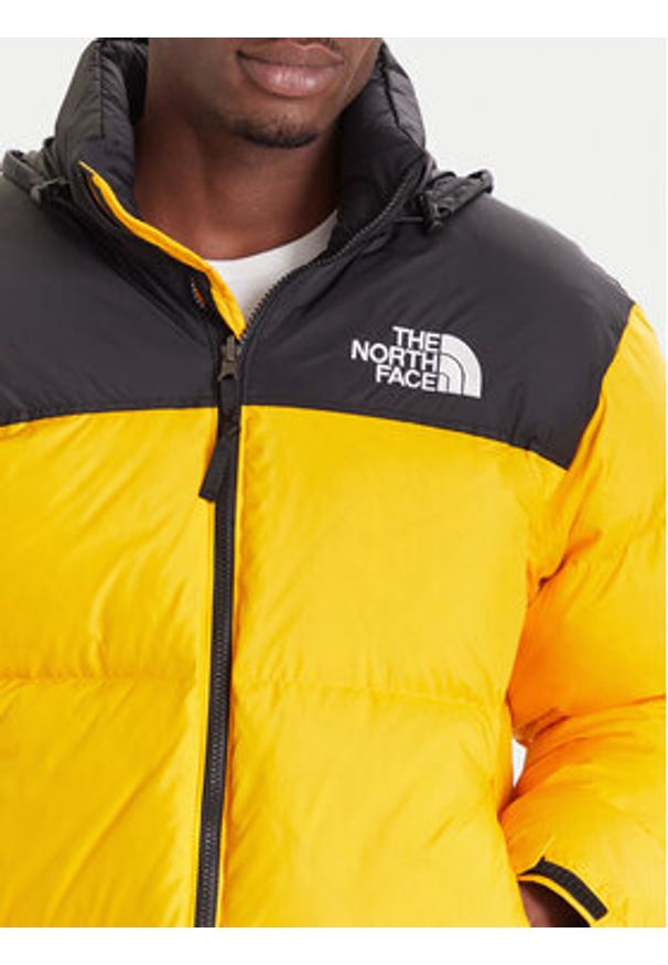 The North Face Kurtka puchowa 1996 Retro Nuptse NF0A3C8D Żółty Loose Fit. Kolor: żółty. Materiał: syntetyk. Styl: retro