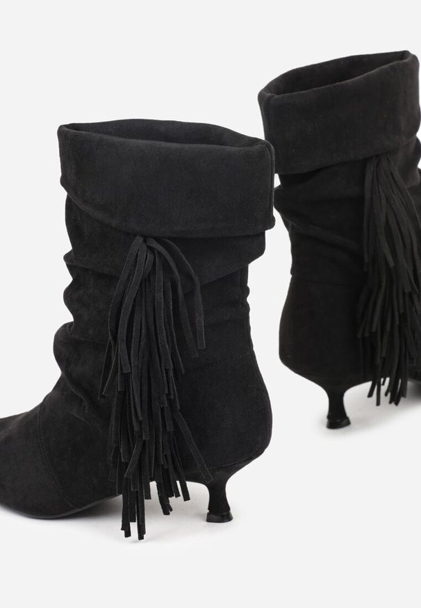 Born2be - Czarne Marszczone Botki na Kaczuszce z Wywiniętą Cholewką z Frędzlami Fevea. Okazja: na spotkanie biznesowe, do pracy. Kolor: czarny. Materiał: zamsz, jeans. Szerokość cholewki: normalna. Obcas: na szpilce. Styl: biznesowy, elegancki, boho, klasyczny. Wysokość obcasa: średni
