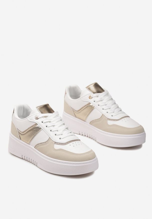 Born2be - Biało-Beżowe Sneakersy na Grubej Podeszwie z Brokatowymi Wstawkami Qmalthea. Nosek buta: okrągły. Zapięcie: sznurówki. Kolor: biały. Materiał: materiał. Obcas: na obcasie. Wysokość obcasa: niski