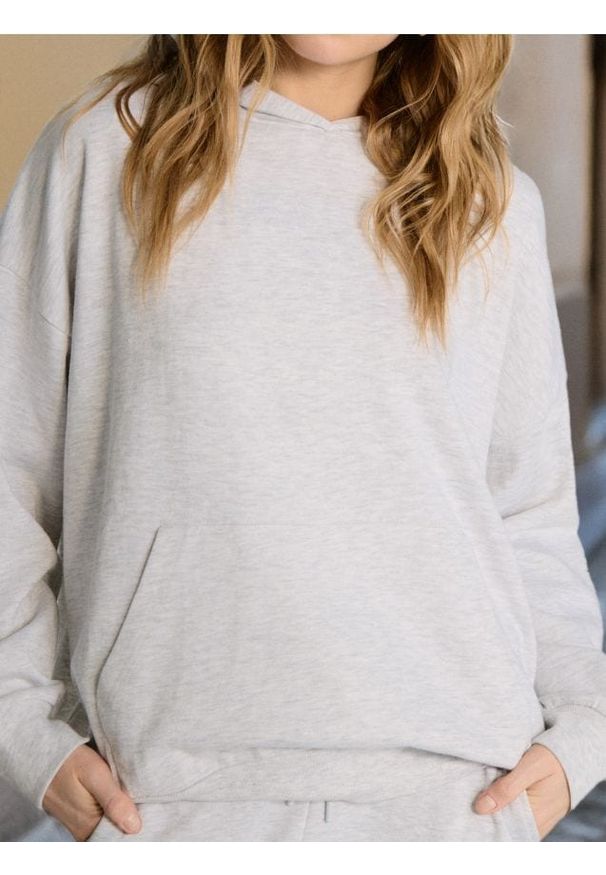 Sinsay - Bluza hoodie z kieszenią - szary. Kolor: szary. Materiał: dzianina
