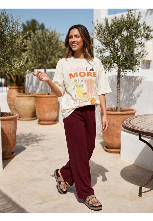 Sinsay - Bawełniana koszulka z motywem kawy i napisem „Coffee Club More” - kremowy. Kolor: kremowy. Materiał: bawełna. Wzór: napisy