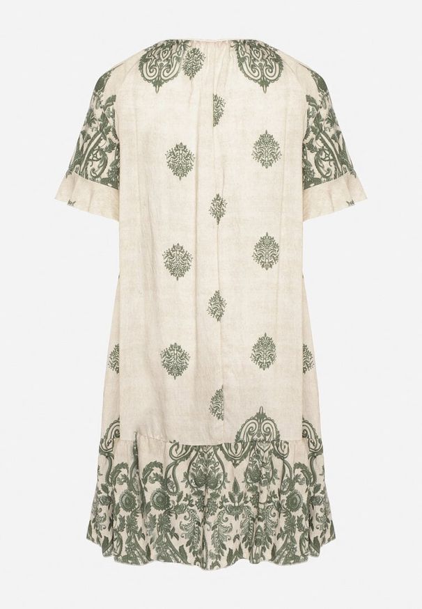 Born2be - Zielona Wiskozowa Sukienka w Stylu Boho z Frędzlami i Falbankami Korilia. Typ kołnierza: kołnierz z falbankami. Kolor: zielony. Materiał: wiskoza. Sezon: lato. Styl: boho