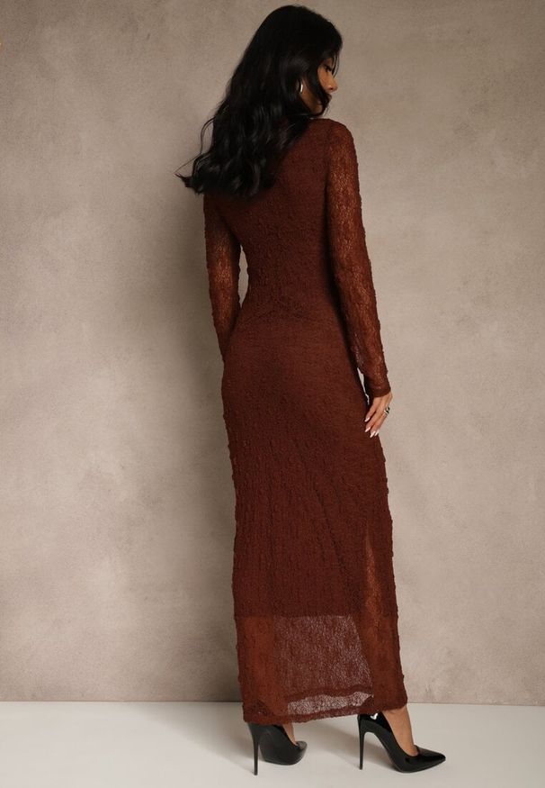 Renee - Brązowa Koronkowa Sukienka Typu Longsleeve o Dopasowanym Kroju Zenoresa. Kolor: brązowy. Materiał: koronka. Długość rękawa: długi rękaw. Typ sukienki: oversize. Styl: elegancki