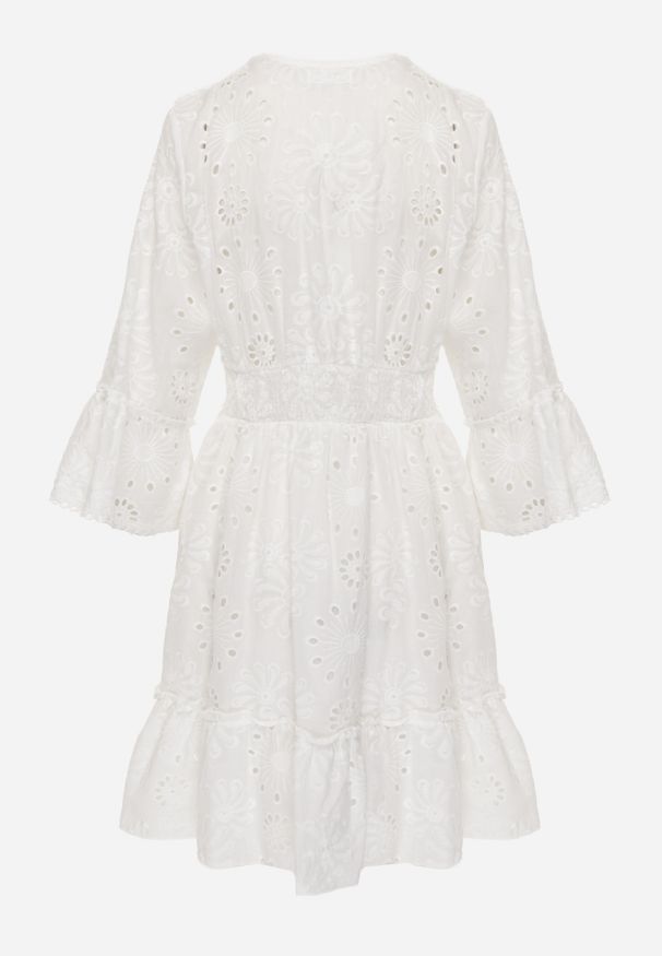 Renee - Biała Mini Sukienka z Bawełny Ozdobiona Haftami i Koronką Qirelia. Kolor: biały. Materiał: bawełna, koronka. Wzór: aplikacja, koronka, haft. Długość: mini