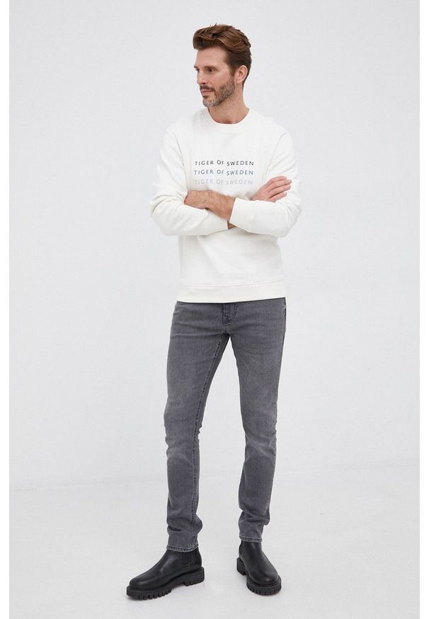 TIGER OF SWEDEN - Tiger Of Sweden Bluza bawełniana męska kolor kremowy z nadrukiem. Okazja: na co dzień. Kolor: beżowy. Materiał: bawełna. Wzór: nadruk. Styl: casual