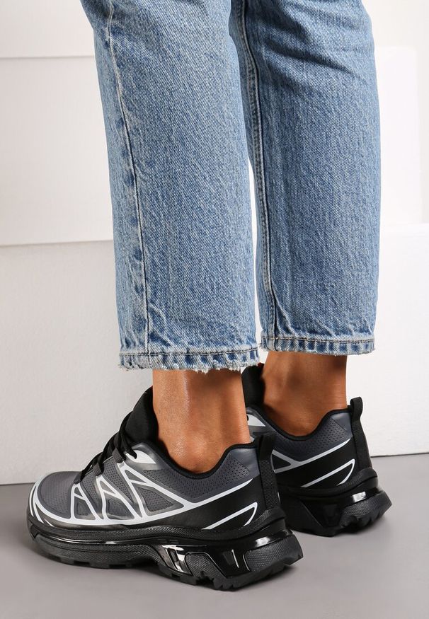 Born2be - Szare Sneakersy przed Kostkę Ściągane Gumką z Ozdobnymi Wstawkami na Cholewce Axliara. Wysokość cholewki: przed kostkę. Nosek buta: okrągły. Kolor: szary. Materiał: materiał. Szerokość cholewki: normalna. Obcas: na obcasie. Wysokość obcasa: niski