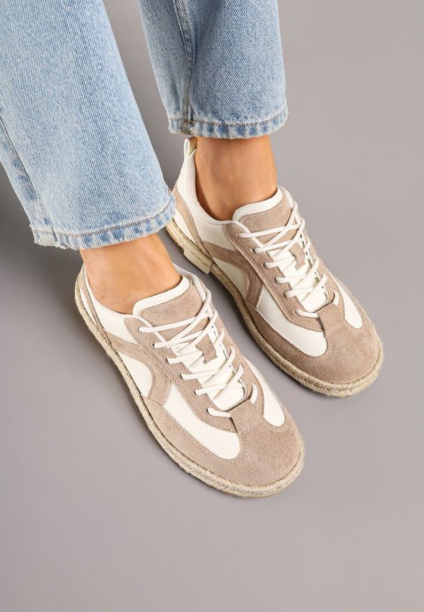 Renee - Ciemnobeżowe Sneakersy Kultowe Tenisówki z Podeszwą Zdobioną Plecionką Zarorella. Okazja: na co dzień. Kolor: beżowy. Materiał: jeans. Wzór: aplikacja