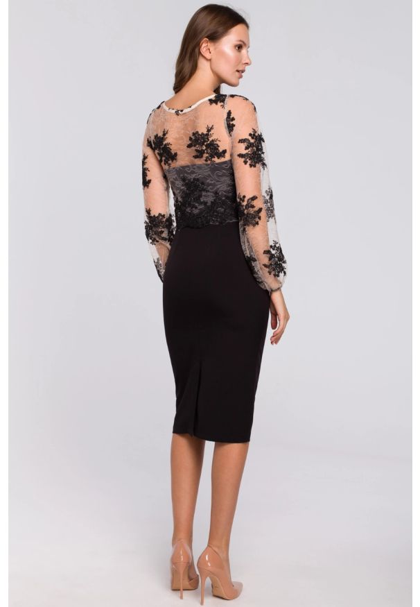 Sukienki.shop - Wieczorowa ekskluzywna ołówkowa sukienka z koronką czarna. Okazja: na ślub cywilny, na wesele, na imprezę. Typ kołnierza: dekolt gorset. Kolor: czarny. Materiał: koronka. Wzór: koronka. Typ sukienki: ołówkowe. Styl: wizytowy