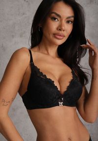 Renee - Czarny Koronkowy Biustonosz Ozdobiony Metaliczną Aplikacją Mirzedi. Kolor: czarny. Materiał: koronka. Rodzaj stanika: odpinane ramiączka. Wzór: aplikacja #1