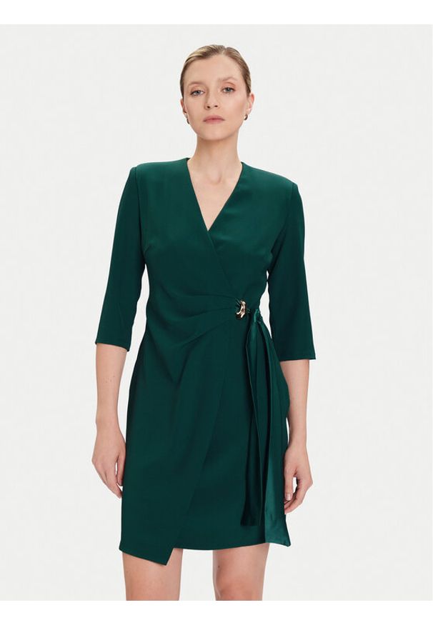 Rinascimento Sukienka koktajlowa CFC0020095002 Zielony Regular Fit. Kolor: zielony. Materiał: syntetyk. Styl: wizytowy