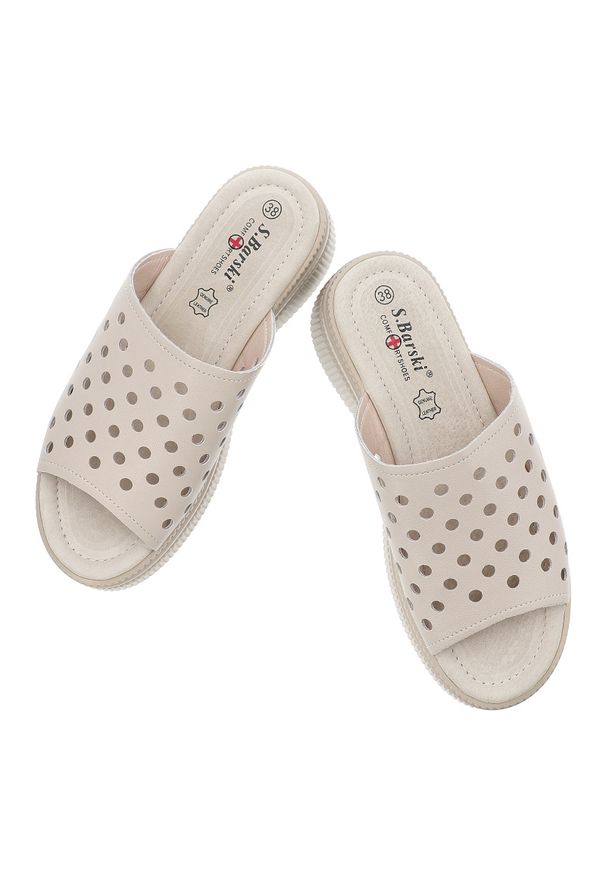 S.Barski - Klapki damskie S. Barski, na grubej podeszwie z miękkimi wkładkami dziurowane, beżowe, LR51-537. Okazja: na co dzień, na spacer. Kolor: beżowy. Materiał: materiał. Sezon: lato. Styl: wakacyjny, casual