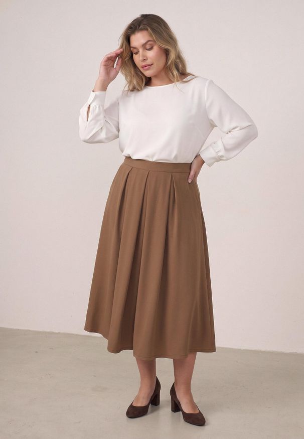 Born2be - Brązowa Rozkloszowana Spódnica z Wysokim Stanem Ismotis. Okazja: na co dzień. Stan: podwyższony. Kolekcja: plus size. Kolor: brązowy. Styl: casual