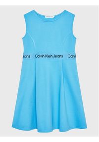 Calvin Klein Jeans Sukienka codzienna Logo Tape IG0IG01960 Niebieski Regular Fit. Okazja: na co dzień. Kolor: niebieski. Materiał: syntetyk. Typ sukienki: proste. Styl: casual #1