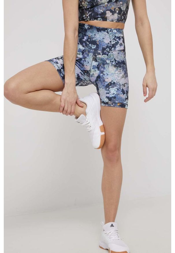 adidas Performance szorty treningowe Yoga Studio Print H59157 damskie wzorzyste high waist. Stan: podwyższony. Materiał: skóra, dzianina, materiał. Wzór: nadruk