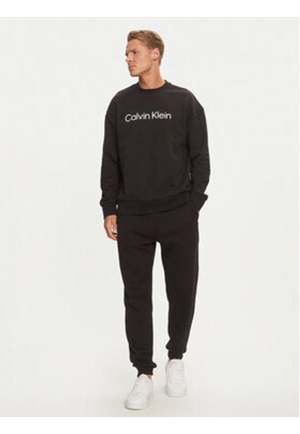 Calvin Klein Bluza Hero Logo K10K112956 Czarny Comfort Fit. Kolor: czarny. Materiał: bawełna