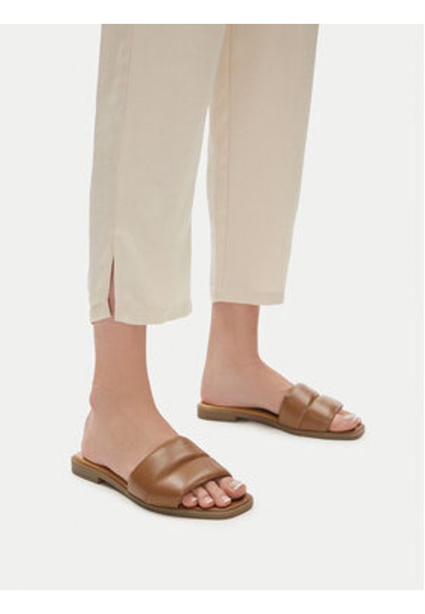 Lasocki Klapki WI16-MENA-16 Brązowy. Kolor: brązowy. Materiał: skóra