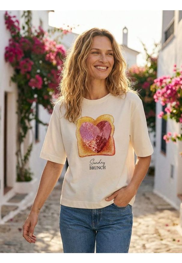 Sinsay - Bawełniana koszulka z nadrukiem - kremowy. Kolor: kremowy. Materiał: bawełna. Wzór: nadruk