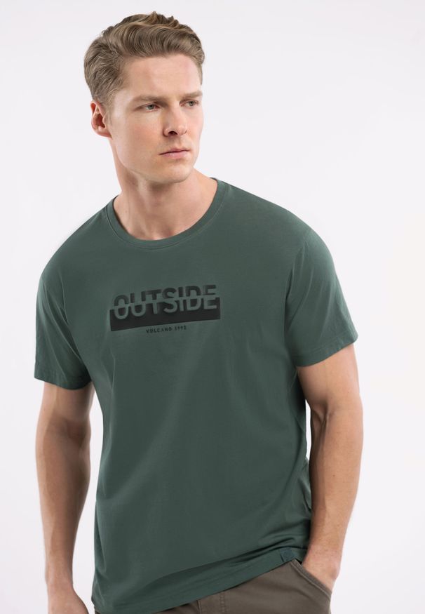 Volcano - T-shirt z napisem T-OUTSIDE. Kolor: brązowy. Materiał: materiał, bawełna. Długość rękawa: krótki rękaw. Długość: krótkie. Wzór: napisy. Styl: klasyczny