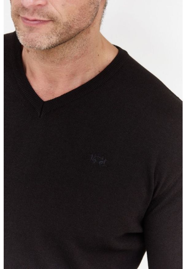 La Martina - LA MARTINA Czarny sweter męski z wełną w serek, Rozmiar 3XL. Typ kołnierza: dekolt w serek. Kolor: czarny. Materiał: wełna