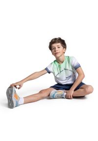 Koszulka sportowa dla dzieci Lemon Explore WL5 z krótkim rękawem. Kolor: wielokolorowy. Materiał: poliester, elastan. Długość rękawa: krótki rękaw. Długość: krótkie. Wzór: nadruk. Sport: fitness