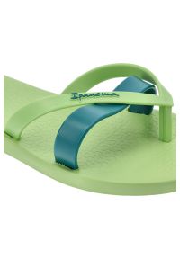 Zielone Japonki Ipanema Modne Klapki Damskie. Okazja: na spacer, na plażę, na co dzień. Kolor: zielony. Materiał: materiał. Wzór: paski. Sezon: lato. Styl: casual #5