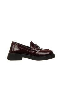 Mokasyny Bayla-161 157 2343 72 Bordo Patent 161610, Skóra lakierowana - 37. Okazja: na co dzień. Zapięcie: bez zapięcia. Kolor: czerwony. Szerokość cholewki: normalna. Wzór: aplikacja. Materiał: skóra. Obcas: na obcasie. Styl: casual, elegancki. Wysokość obcasa: średni #1