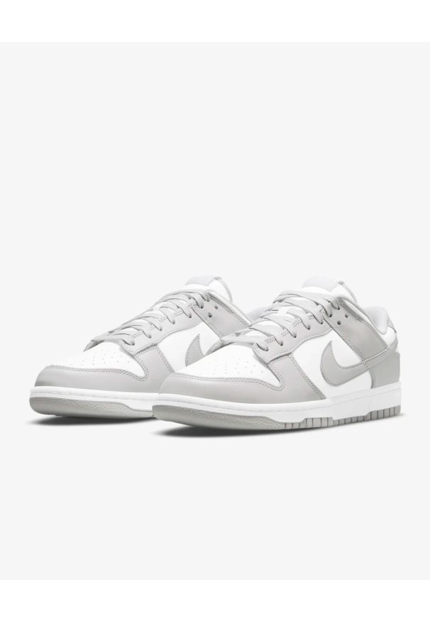 Nike Dunk Low Retro Sneakersy męskie. Okazja: na co dzień. Kolor: biały. Materiał: guma, skóra. Szerokość cholewki: normalna. Sezon: lato