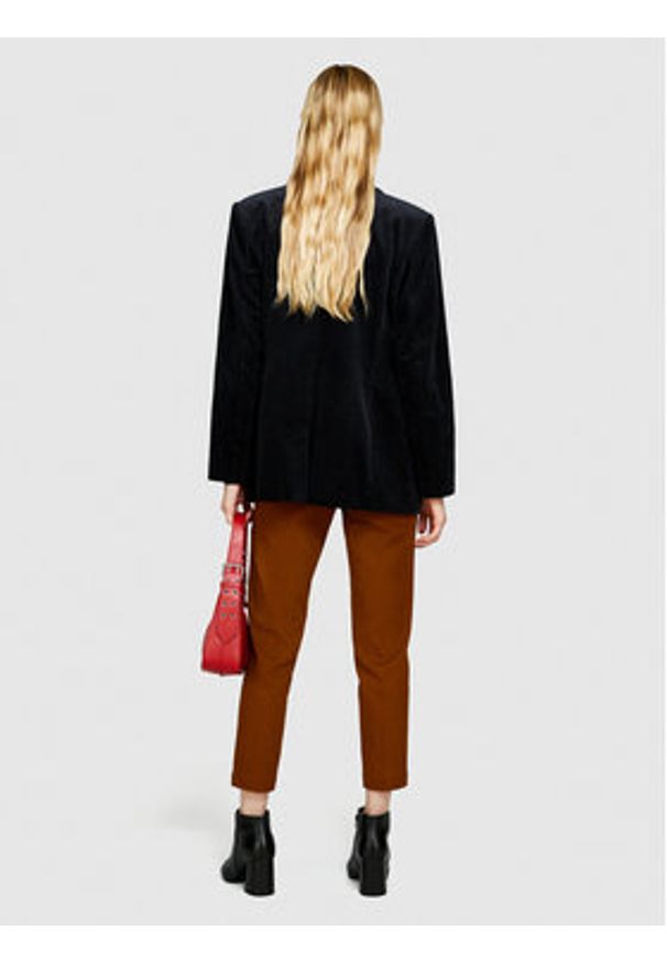 Sisley Chinosy 48M855BK7 Brązowy Slim Fit. Kolor: brązowy. Materiał: bawełna