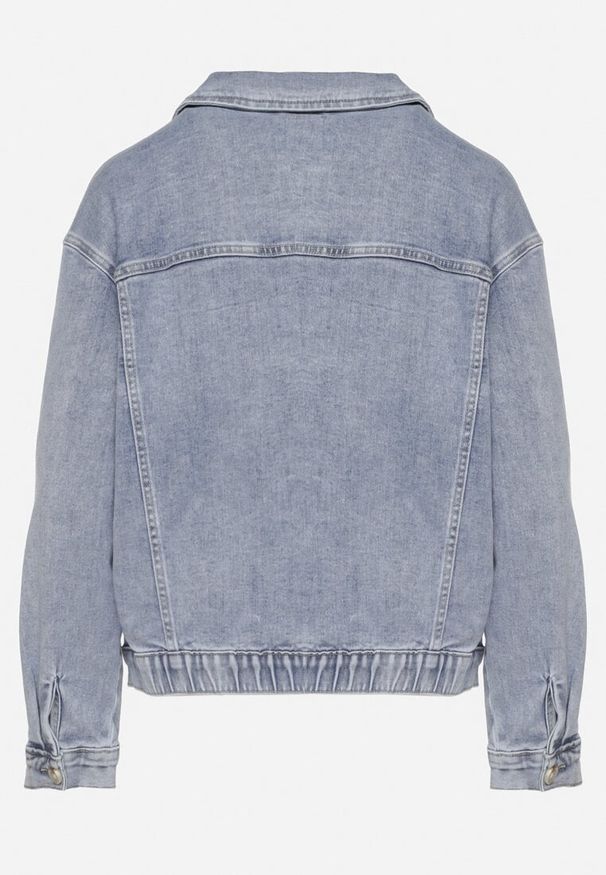 Born2be - Jasnoniebieska Kurtka Jeansowa z Bawełny Ozdobiona Guzikami Navirebi. Kolor: niebieski. Materiał: jeans, bawełna. Wzór: aplikacja