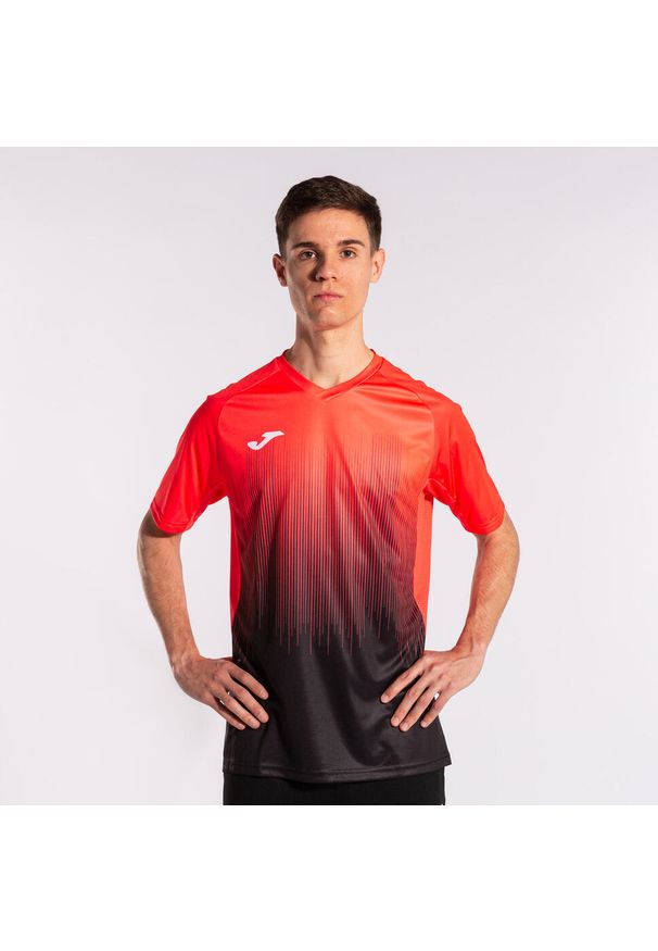 Koszulka do piłki nożnej dla chłopców Joma Tiger IV. Kolor: czarny, różowy, czerwony, wielokolorowy. Sport: piłka nożna