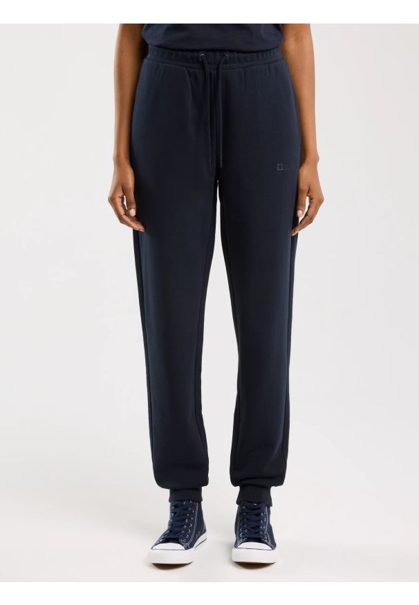 Big-Star - Spodnie dresowe damskie granatowe Kathy 403. Kolor: niebieski. Materiał: dresówka. Wzór: nadruk