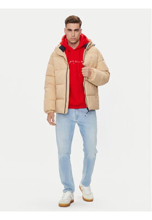 Tommy Jeans Kurtka zimowa Essential DM0DM18487 Beżowy Regular Fit. Kolor: beżowy. Materiał: syntetyk. Sezon: zima