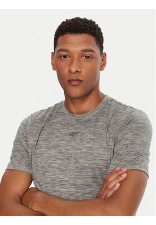Reebok T-Shirt RK25178CCM Szary Standard Fit. Kolor: szary