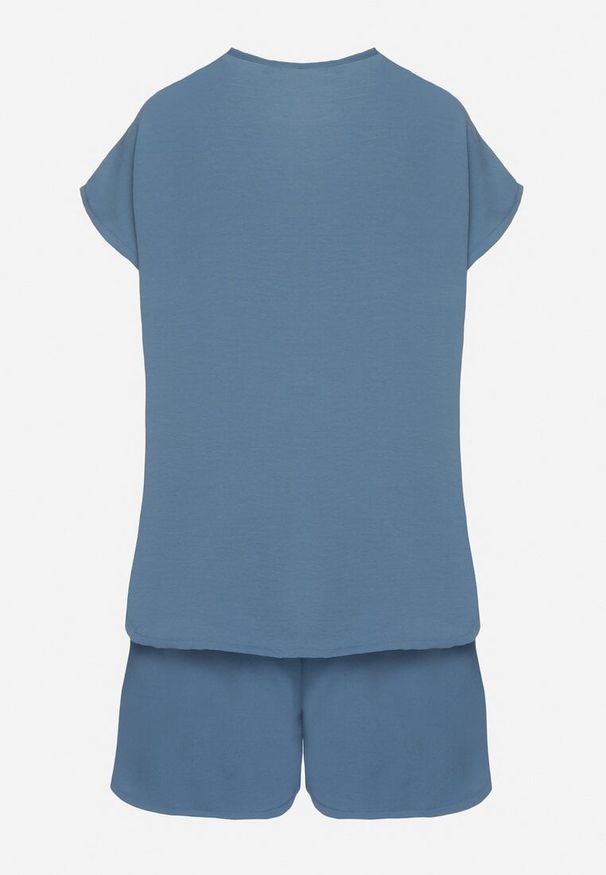 Born2be - Niebieski Komplet z Wiskozą Bluzka Zdobiona Guzikami i Szorty Nitamea. Kolor: niebieski. Materiał: wiskoza. Wzór: aplikacja