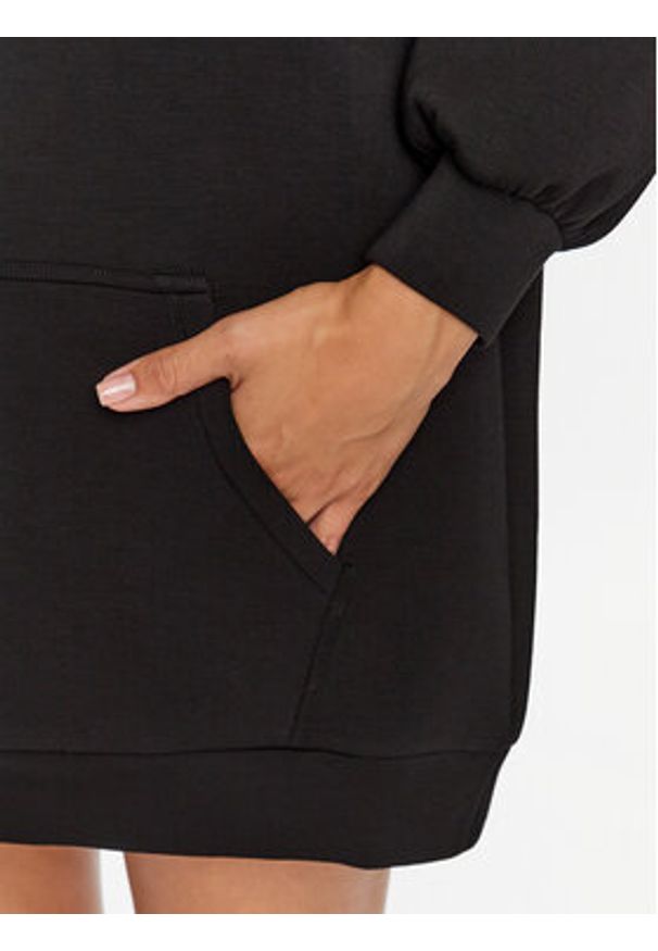 Guess Sukienka codzienna V3BQ14 K7UW2 Czarny Regular Fit. Okazja: na co dzień. Kolor: czarny. Materiał: wiskoza. Typ sukienki: proste. Styl: casual