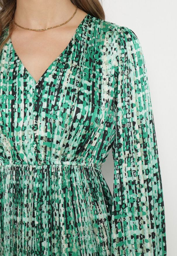 Born2be - Zielona Sukienka Maxi z Gumką w Talii i Plisowanym Dołem w Tweedowy Wzór Viostana. Okazja: na co dzień. Kolor: zielony. Typ sukienki: proste. Styl: retro, elegancki, klasyczny, casual. Długość: maxi
