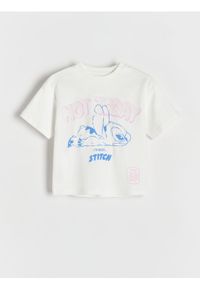 Reserved - Bawełniany t-shirt Lilo i Stitch - złamana biel. Materiał: bawełna