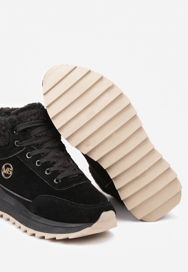Born2be - Czarne Sneakersy z Imitacji Zamszu Mocno Ocieplane Futrem Metarilea. Okazja: na co dzień. Zapięcie: sznurówki. Kolor: czarny. Materiał: futro, zamsz. Sezon: jesień, zima