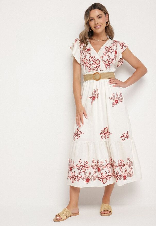 Born2be - Biało-Czerwona Wiskozowa Sukienka z Kopertowym Dekoltem i Paskiem Nilazea. Okazja: na co dzień. Kolor: biały. Materiał: wiskoza. Typ sukienki: kopertowe. Styl: casual, elegancki, boho