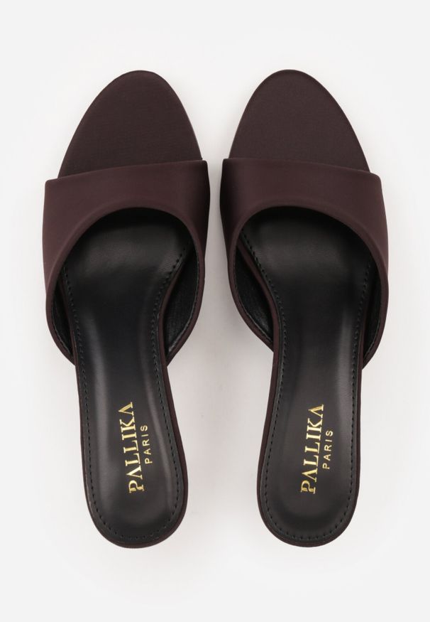 Born2be - Brązowe Klasyczne Klapki na Obcasie Typu Klepsydra z Odkrytym Noskiem Briziana. Okazja: na co dzień, na spotkanie biznesowe. Kolor: brązowy. Sezon: lato. Obcas: na obcasie. Styl: klasyczny. Wysokość obcasa: średni