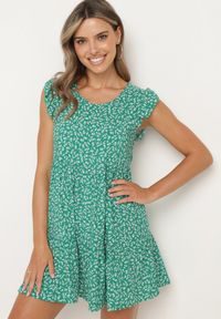 Born2be - Zielona Bawełniana Sukienka o Rozkloszowanym Kroju z Falbanką Anettes. Kolor: zielony. Materiał: bawełna. Długość rękawa: krótki rękaw. Typ sukienki: rozkloszowane. Styl: klasyczny #1