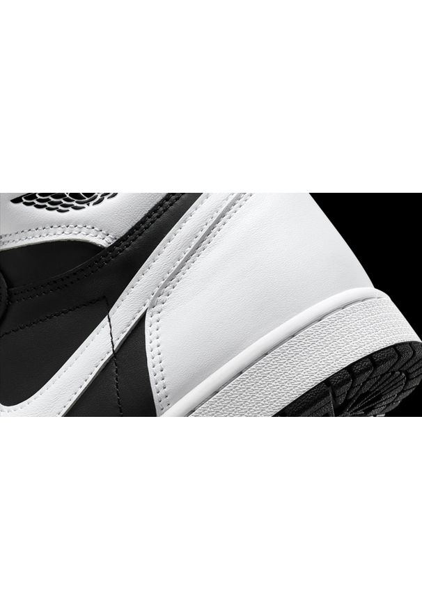 Sneakersy męskie Nike Air Jordan 1 Retro High OG "Black & White". Kolor: czarny. Model: Nike Air Jordan