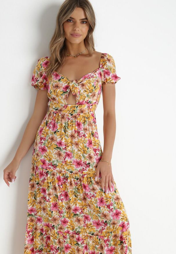 Born2be - Żółto-Biała Sukienka Andree. Okazja: na co dzień. Kolor: żółty. Materiał: tkanina. Wzór: nadruk, kwiaty. Sezon: lato. Typ sukienki: rozkloszowane, proste. Styl: casual. Długość: maxi