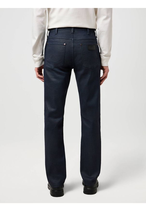 Wrangler - MĘSKIE SPODNIE WRANGLER GREENSBORO INDIGO COATED 112370719