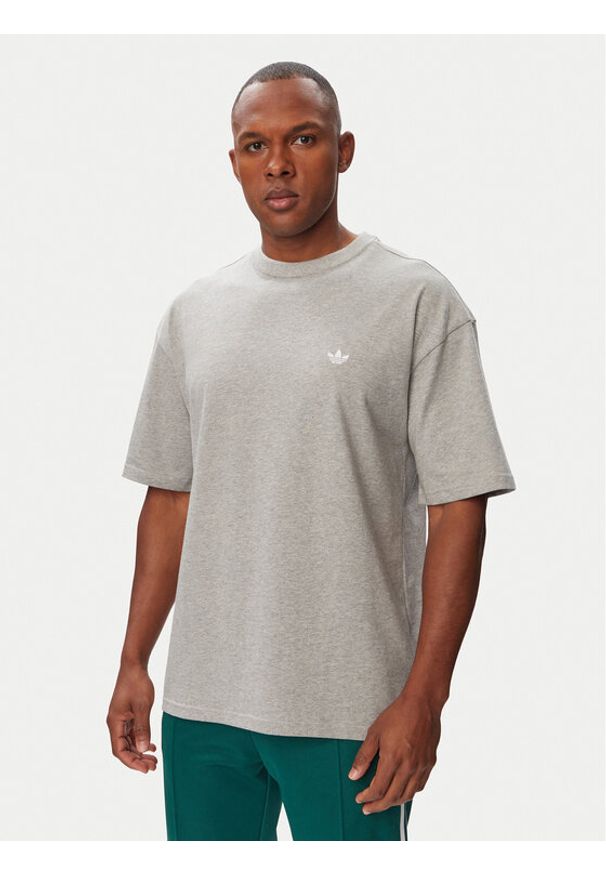 Adidas - adidas T-Shirt Trefoil Essentials IA7533 Szary jasny Regular Fit. Kolor: szary. Materiał: bawełna