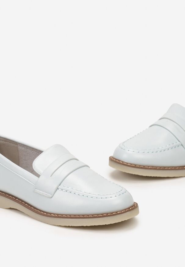 Renee - Niebieskie Klasyczne Mokasyny Ozdobione Wstawką i Przeszyciem Berdafa. Kolor: niebieski. Materiał: dzianina, jeans. Wzór: aplikacja. Styl: klasyczny