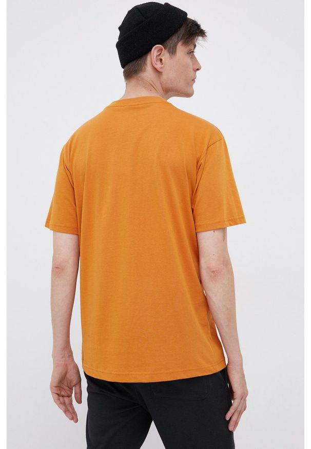 New Balance - T-shirt bawełniany. Kolor: pomarańczowy. Materiał: bawełna. Wzór: aplikacja