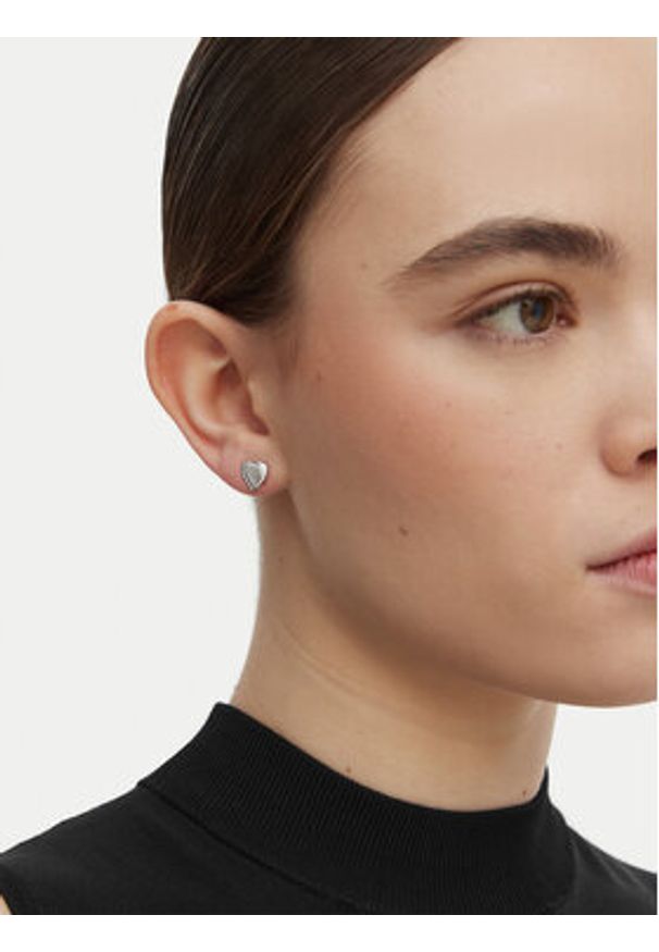 Guess Kolczyki JUBE06 092JW Srebrny. Materiał: ze stali, ze stali nierdzewnej. Kolor: srebrny