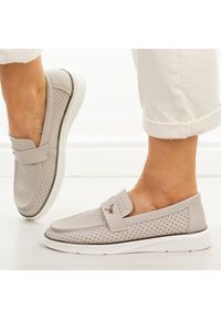 Szare ażuowe skórzane mokasyny damskie Vinceza 93221. Okazja: na co dzień. Nosek buta: okrągły. Kolor: szary. Materiał: skóra. Szerokość cholewki: normalna. Sezon: wiosna, lato, jesień. Styl: casual #1